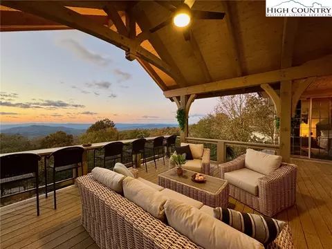 127 Raven Rd, Banner Elk, NC 28604
