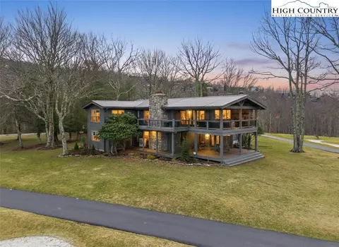 110 Hilltop Rd, Beech Mountain, NC 28604