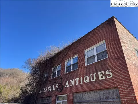 18 N Us 19-e Hwy, Newland, NC 28657