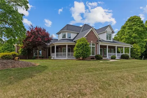 1148 Town N Country Dr, Wilkesboro, NC 28697