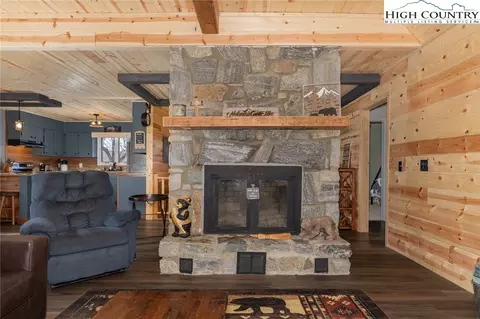 Living - 468 E Horse Shoe Ridge Rd, Deep Gap, NC 28618 photo 3 of 6