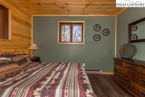 Bedroom - 468 E Horse Shoe Ridge Rd, Deep Gap, NC 28618 photo 3 of 7