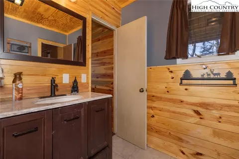 Bath - 468 E Horse Shoe Ridge Rd, Deep Gap, NC 28618 photo 3 of 6
