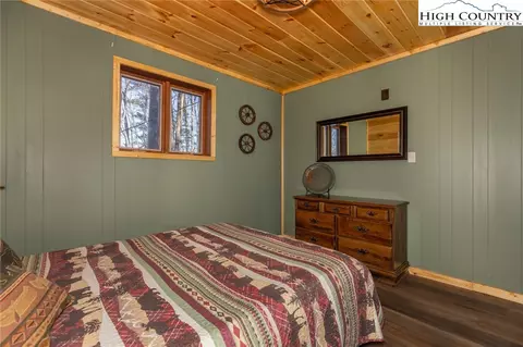 Bedroom - 468 E Horse Shoe Ridge Rd, Deep Gap, NC 28618 photo 2 of 7