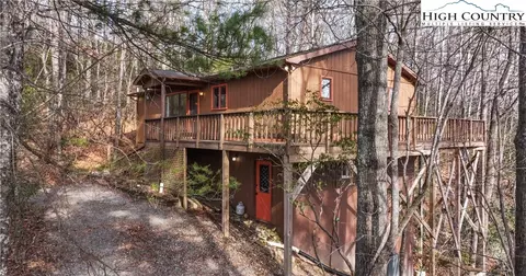 844 E Laurel Cir, Deep Gap, NC 28618