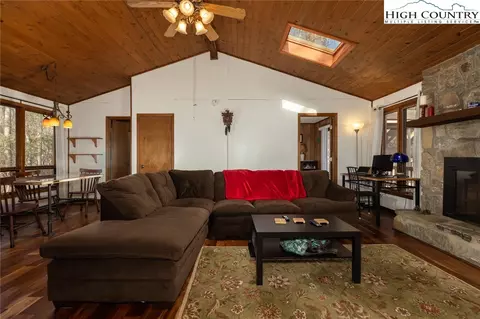 Living - 844 E Laurel Cir, Deep Gap, NC 28618 photo 2 of 4