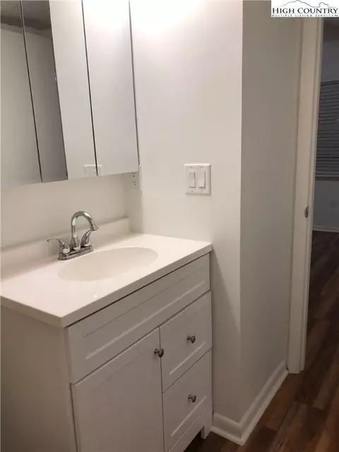 Bath - 229 E King St #9, Boone, NC 28607 photo 2 of 2