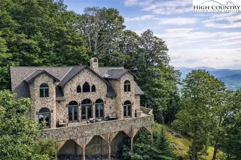 530 Howards Knob Rd, Boone, NC 28607