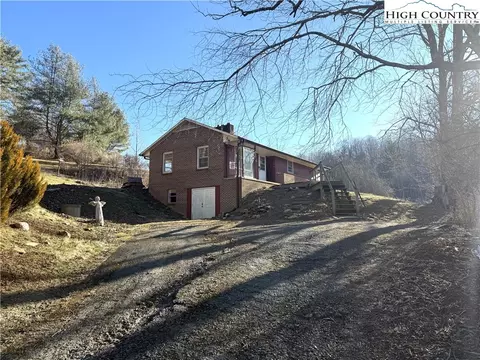 288 Sussex Rd, Grassy Creek, NC 28631