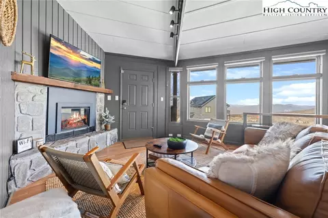 Living - 109 Skiloft Rd, Beech Mountain, NC 28604 photo 2 of 4