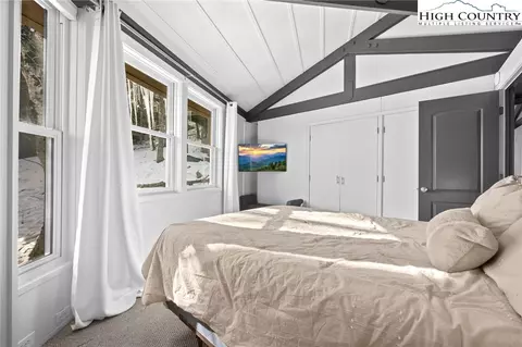 Bedroom - 109 Skiloft Rd, Beech Mountain, NC 28604 photo 2 of 5
