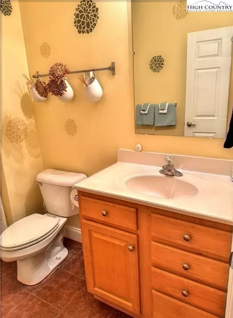 Bath - 3441 S Beech Mountain Pkwy #A4, Beech Mountain, NC 28604 photo 4 of 5