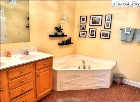 Bath - 3441 S Beech Mountain Pkwy #A4, Beech Mountain, NC 28604 photo 1 of 5