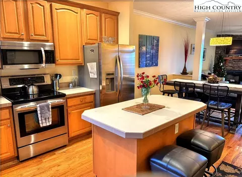 Kitchen - 3441 S Beech Mountain Pkwy #A4, Beech Mountain, NC 28604 photo 2 of 4