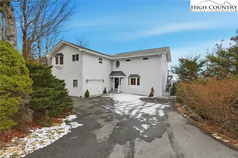 112 N Pinnacle Ridge Rd, Beech Mountain, NC 28604