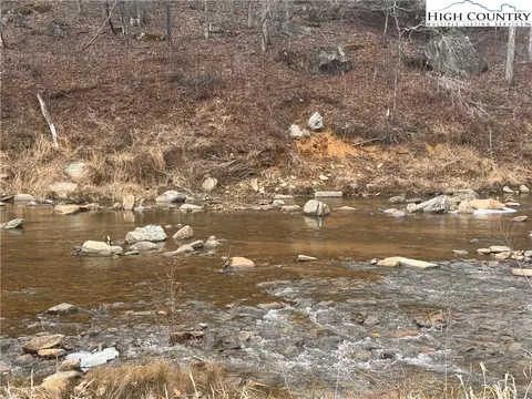 13 Water Sound Dr, Elk Park, NC 28622