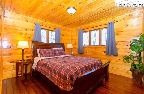 Bedroom - 994 E Laurel Cir, Deep Gap, NC 28618 photo 4 of 6
