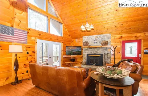 Living - 994 E Laurel Cir, Deep Gap, NC 28618 photo 6 of 11
