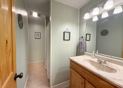Bath - 994 E Laurel Cir, Deep Gap, NC 28618 photo 1 of 6