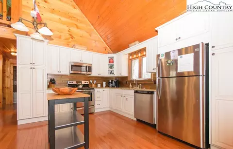 Kitchen - 994 E Laurel Cir, Deep Gap, NC 28618 photo 3 of 4