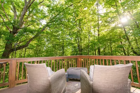 Exterior - 994 E Laurel Cir, Deep Gap, NC 28618 photo 4 of 9