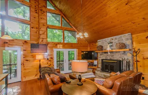 Living - 994 E Laurel Cir, Deep Gap, NC 28618 photo 3 of 11