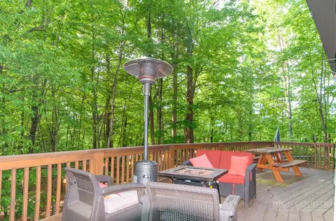 Exterior - 994 E Laurel Cir, Deep Gap, NC 28618 photo 5 of 9