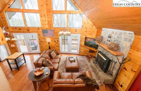 Living - 994 E Laurel Cir, Deep Gap, NC 28618 photo 8 of 11