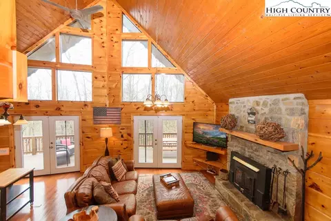 Living - 994 E Laurel Cir, Deep Gap, NC 28618 photo 7 of 11
