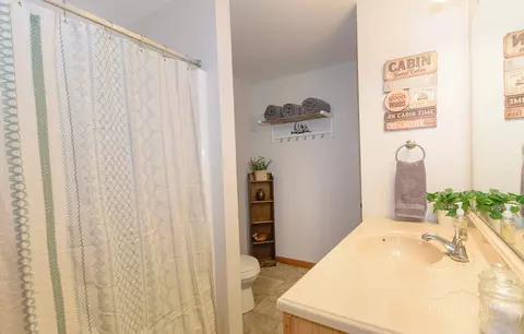 Bath - 994 E Laurel Cir, Deep Gap, NC 28618 photo 3 of 6