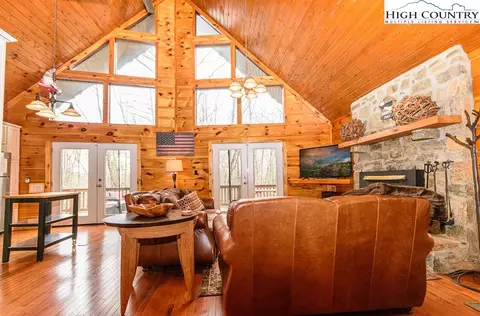 Living - 994 E Laurel Cir, Deep Gap, NC 28618 photo 9 of 11