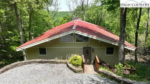 216 Lake Rd, Beech Mountain, NC 28604
