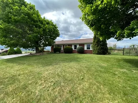 1083 Comers Rock Rd, Elk Creek, VA 24326