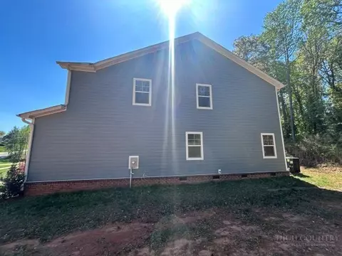 Exterior - 5155 NE Mark Dr, Hickory, NC 28601 photo 5 of 5