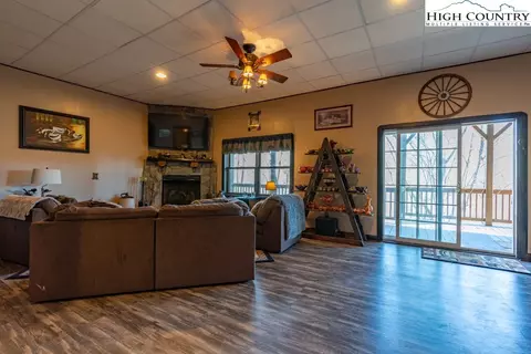 Living - 242 Wallace Xing, Todd, NC 28684 photo 3 of 4