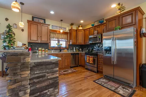 Kitchen - 242 Wallace Xing, Todd, NC 28684 photo 3 of 4