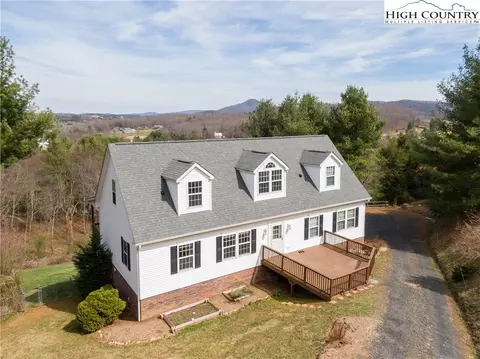 449 Meadow Ridge Dr, Jefferson, NC 28640