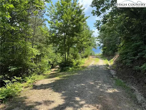 337 Lucas Path Dr, Purlear, NC 28665 photo 4