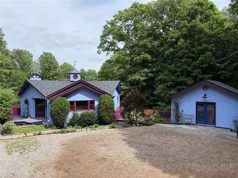 873 Silverleaf Rd, Zionville, NC 28698