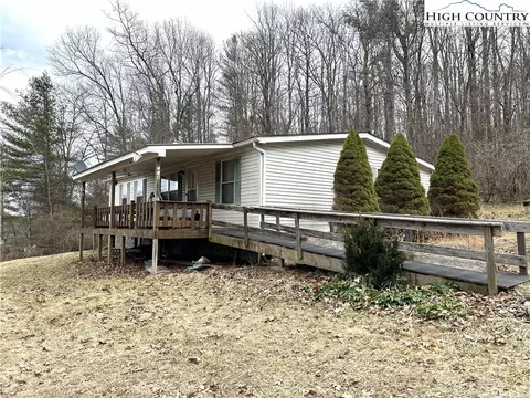 223 Poplar Ln, Lansing, NC 28643