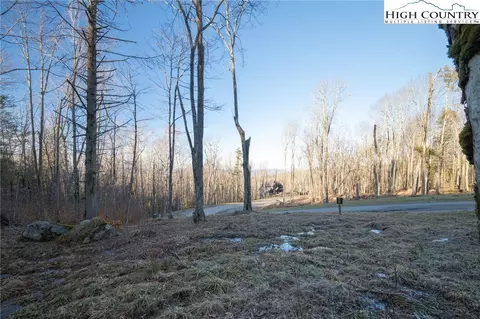 72 Twisted Oak Path, Banner Elk, NC 28604