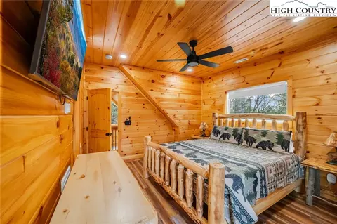 Bedroom - 2533 Buck Mountain Rd, Purlear, NC 28665 photo 6 of 7