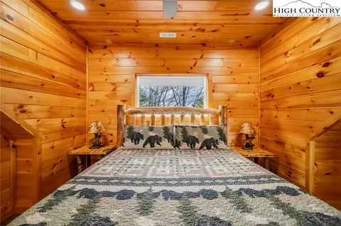 Bedroom - 2533 Buck Mountain Rd, Purlear, NC 28665 photo 5 of 7