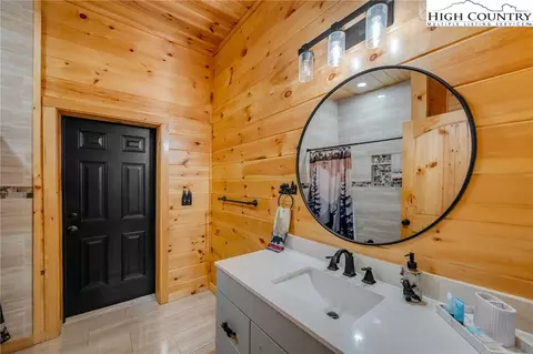 Bath - 2533 Buck Mountain Rd, Purlear, NC 28665 photo 1 of 5
