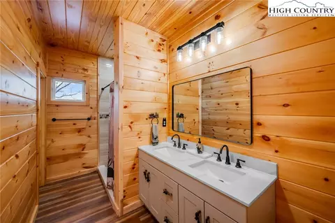 Bath - 2533 Buck Mountain Rd, Purlear, NC 28665 photo 4 of 5