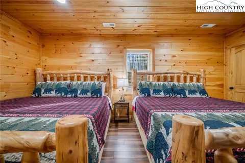 Bedroom - 2533 Buck Mountain Rd, Purlear, NC 28665 photo 2 of 7