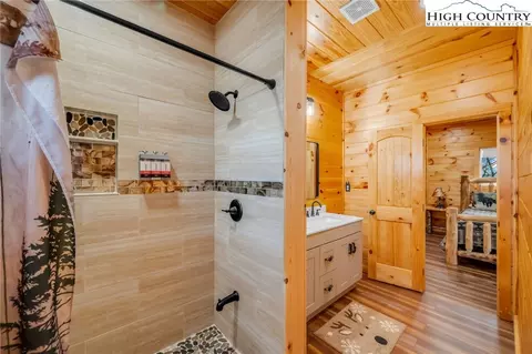 Bath - 2533 Buck Mountain Rd, Purlear, NC 28665 photo 5 of 5