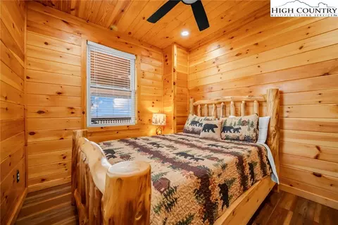 Bedroom - 2533 Buck Mountain Rd, Purlear, NC 28665 photo 4 of 7