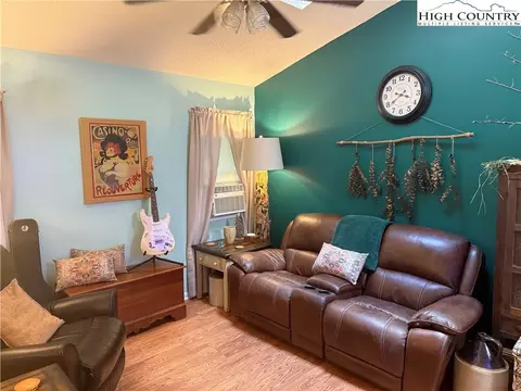 61 River Loop, Newland, NC 28657 photo 9