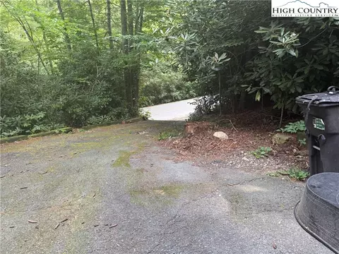 61 River Loop, Newland, NC 28657 photo 5
